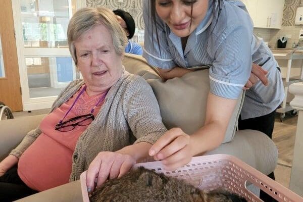 Kingsclear Residents’ Delight at Pet Therapy Visits