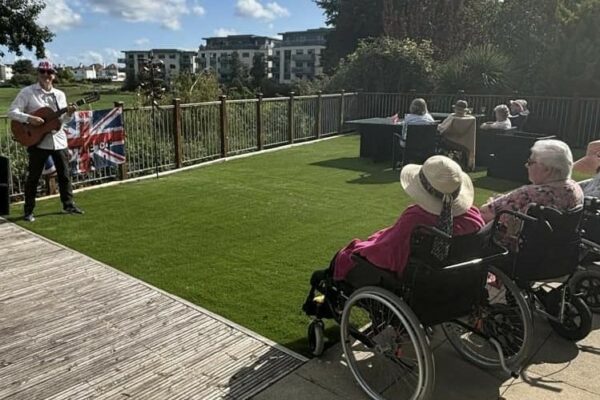 L’Hermitage and Beaumont Villa residents enjoy airshow