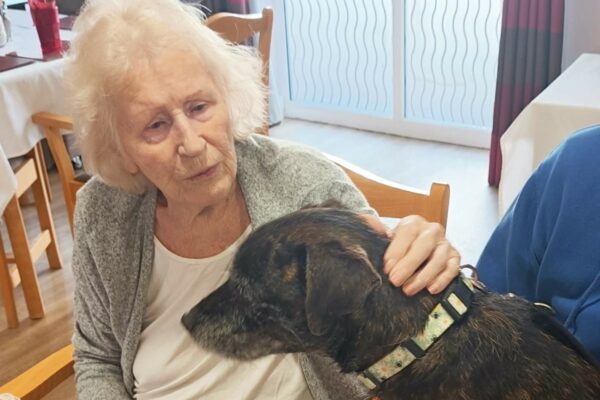 Pets As Therapy visits Acacia Care Centre